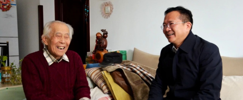 中國樂凱黨委領(lǐng)導(dǎo)看望慰問樂凱老領(lǐng)導(dǎo)、老專家、老干部、老黨員及生活困難職工